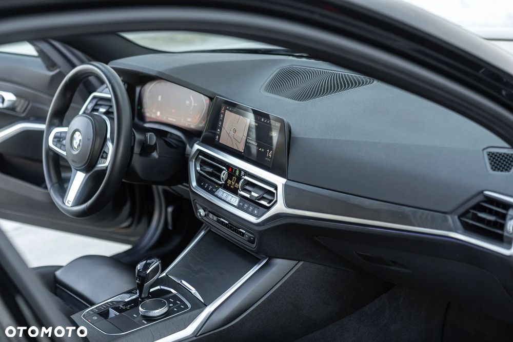 BMW Seria 3 320d xDrive M Sport Shadow - 29