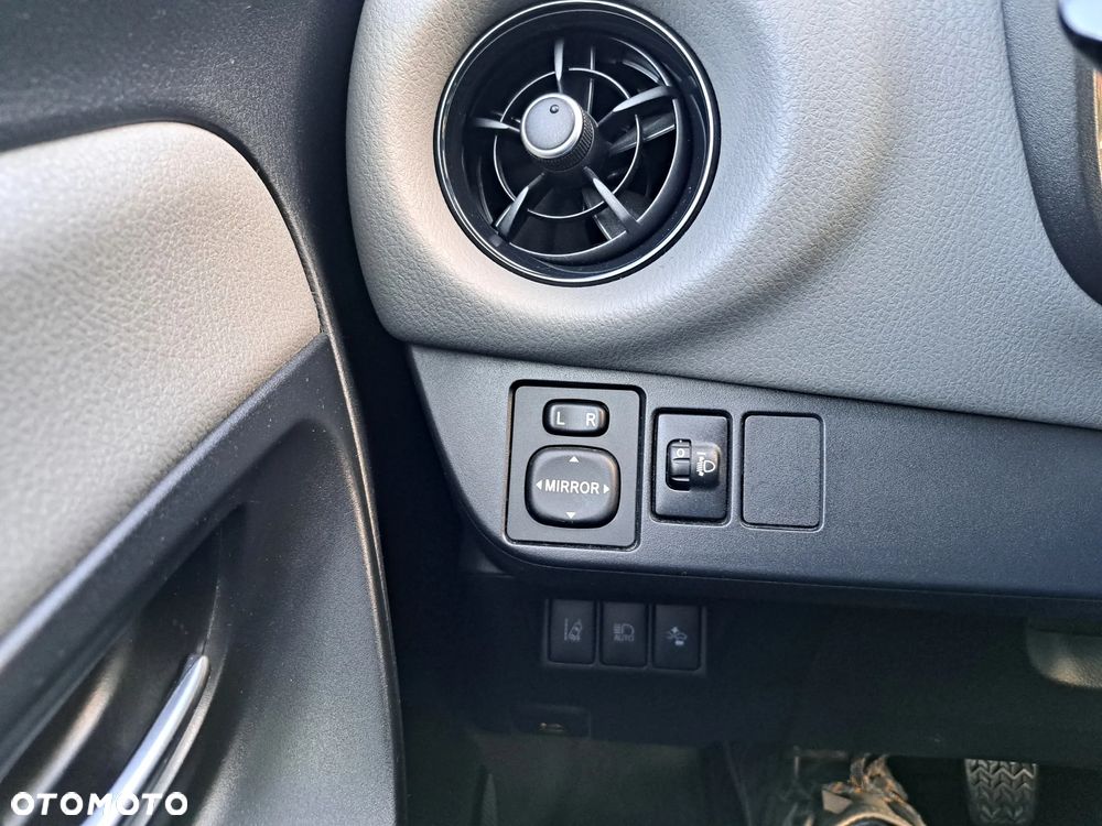 Toyota Yaris 1.0 Premium EU6 - 17