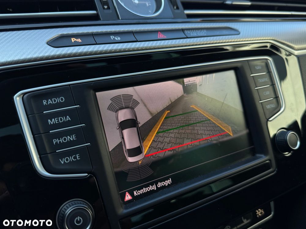 Volkswagen Passat 2.0 TDI (BlueMotion Technology) Highline - 28