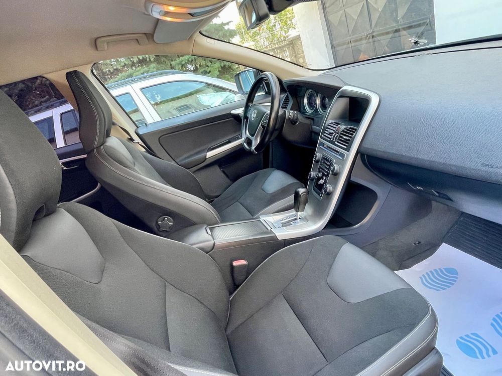 Volvo XC 60 2.4D AWD Momentum - 25