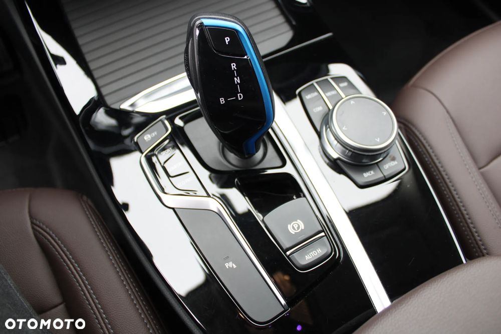 BMW iX3 - 17