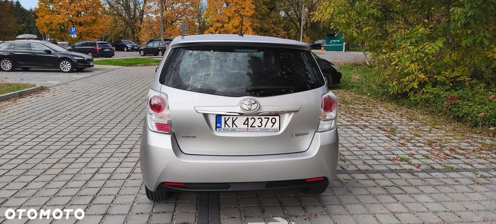 Toyota Verso 2016 photo 2