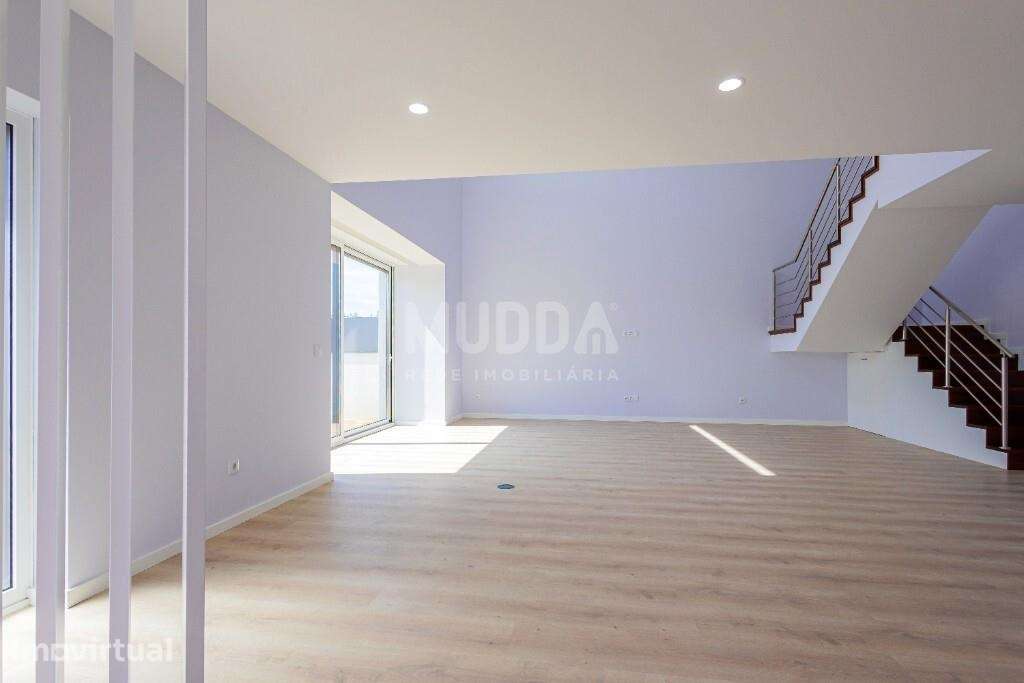Moradia T4 com Design Contemporâneo e Acabamentos Premium - Grande imagem: 5/35