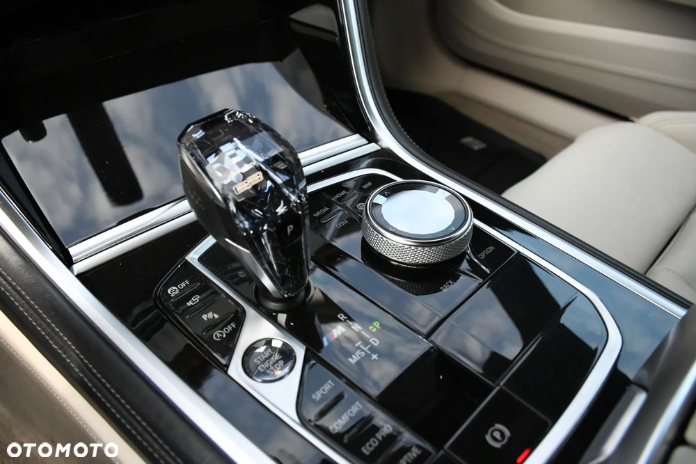 BMW Seria 8 M850i xDrive - 28