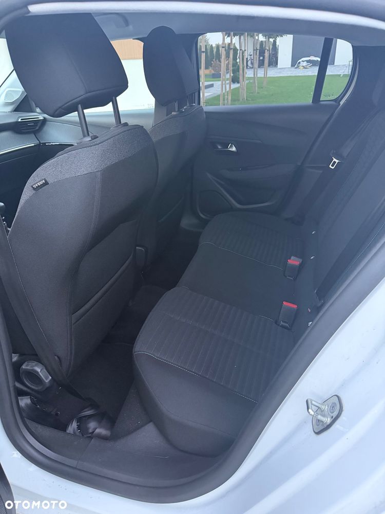 Peugeot 208 - 15