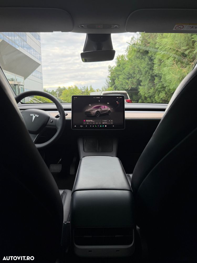 Tesla Model Y - 10