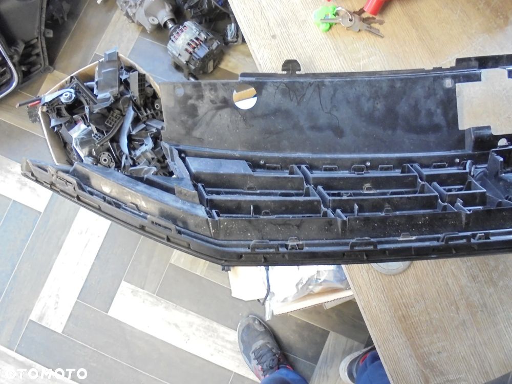 VOLKSWAGEN PASSAT B8 R-LINE GRILL ATRAPA - 5