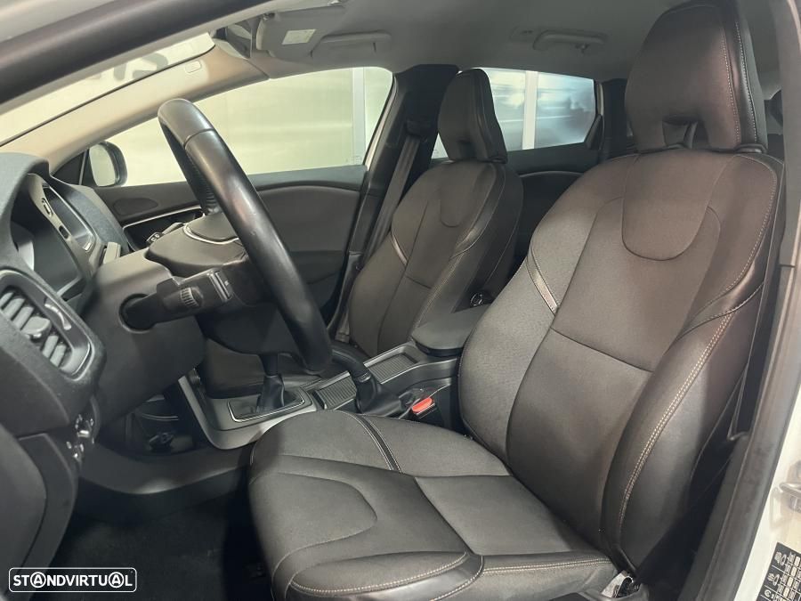 Volvo V40 Cross Country 2.0 D3 Summum - 11