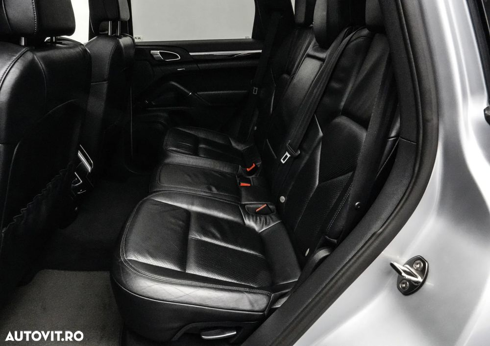 Porsche Cayenne 3.0 L V6 - 16
