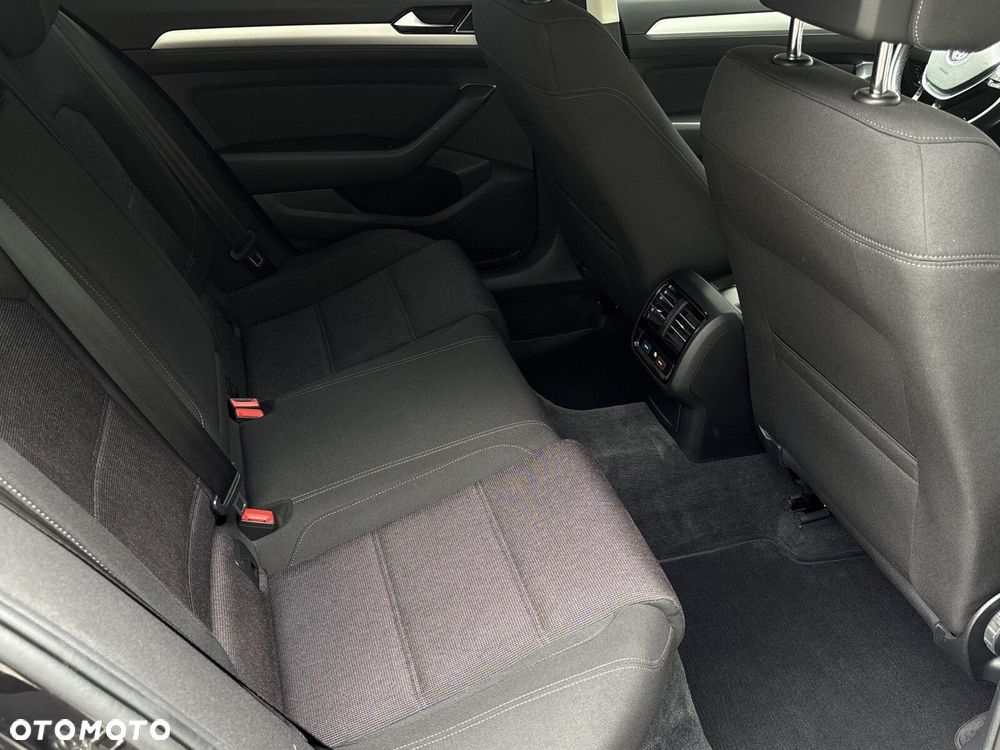 Volkswagen Passat 2.0 TDI SCR Comfortline DSG - 9