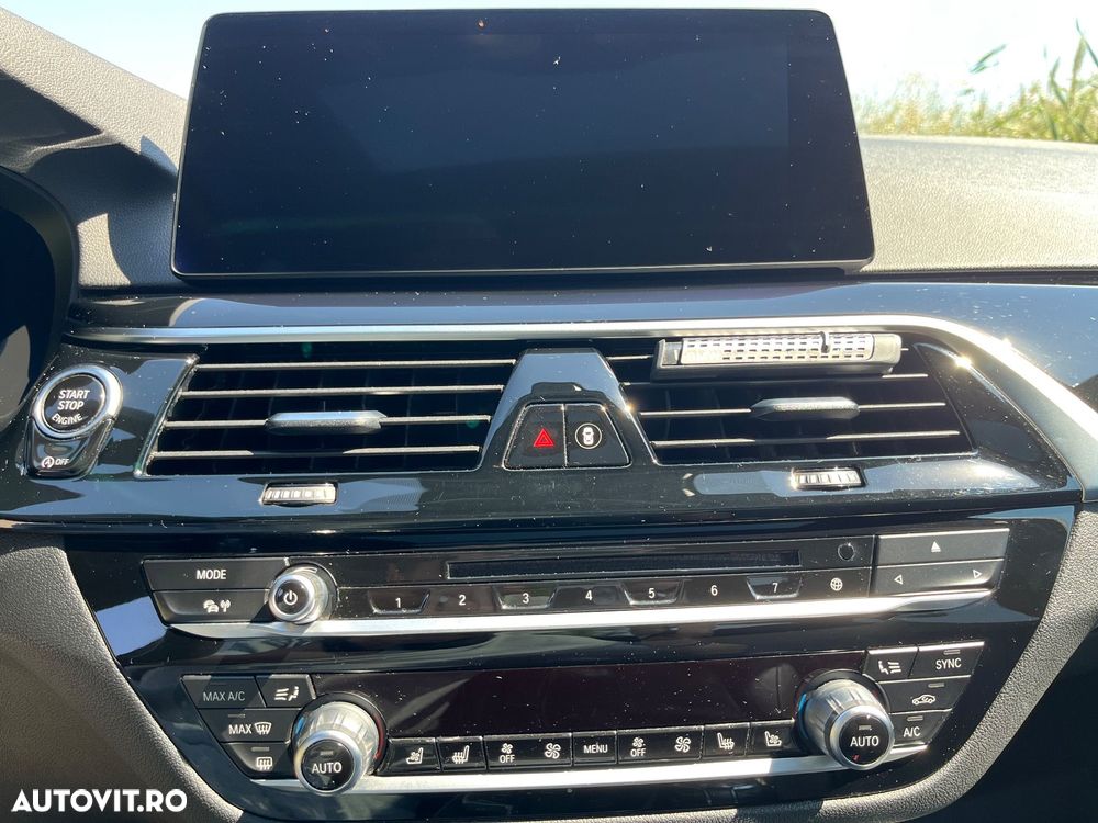 BMW Seria 5 530i xDrive AT - 29