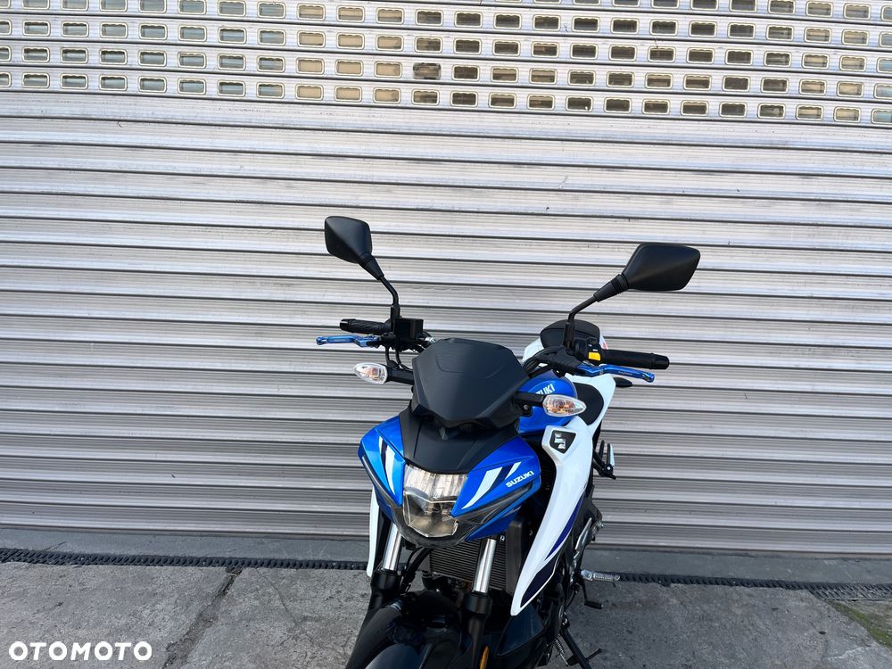 Suzuki GSX - 26