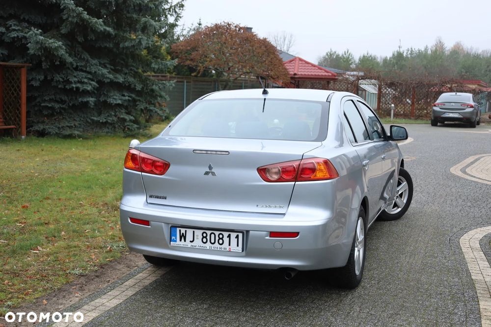 Mitsubishi Lancer 1.5 Invite - 3