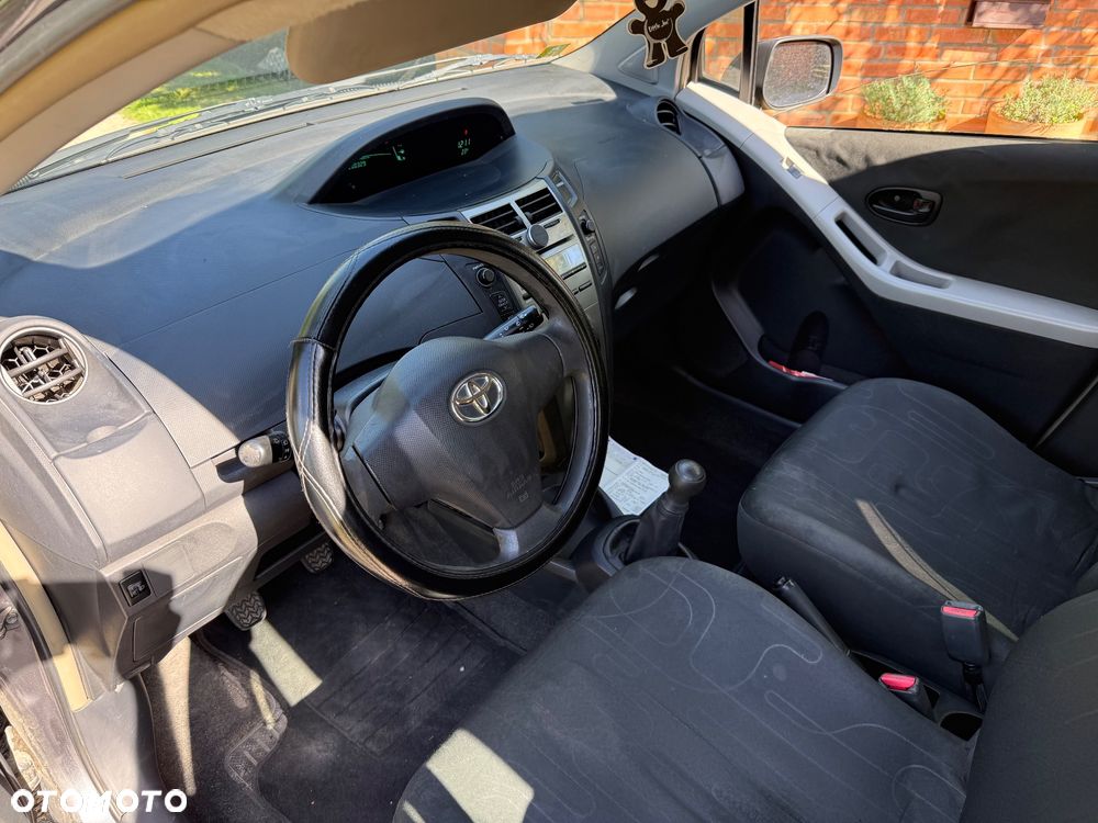 Toyota Yaris 1.0 VVT-i - 12