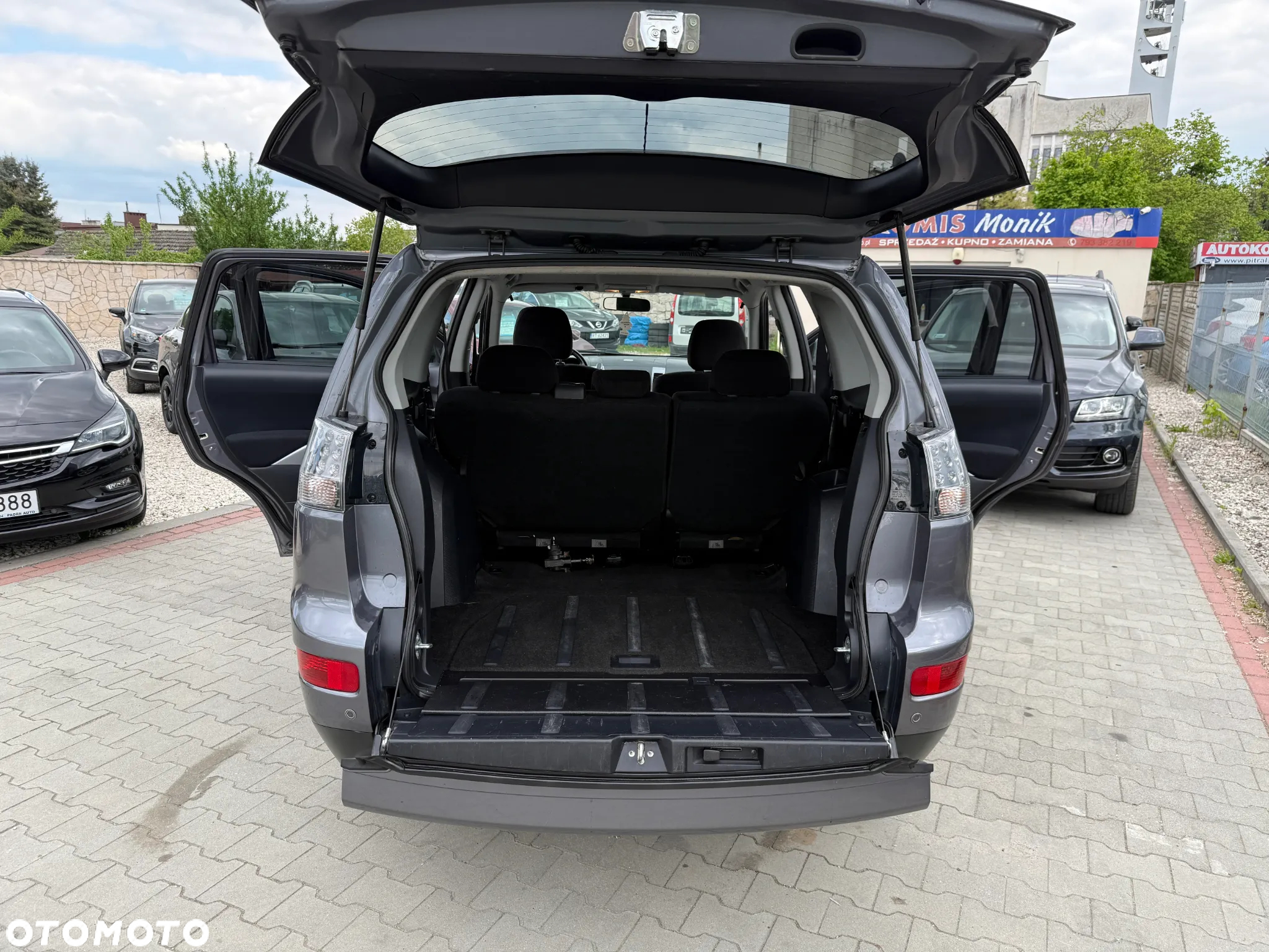 Mitsubishi Outlander 2.4 Intense + - 32