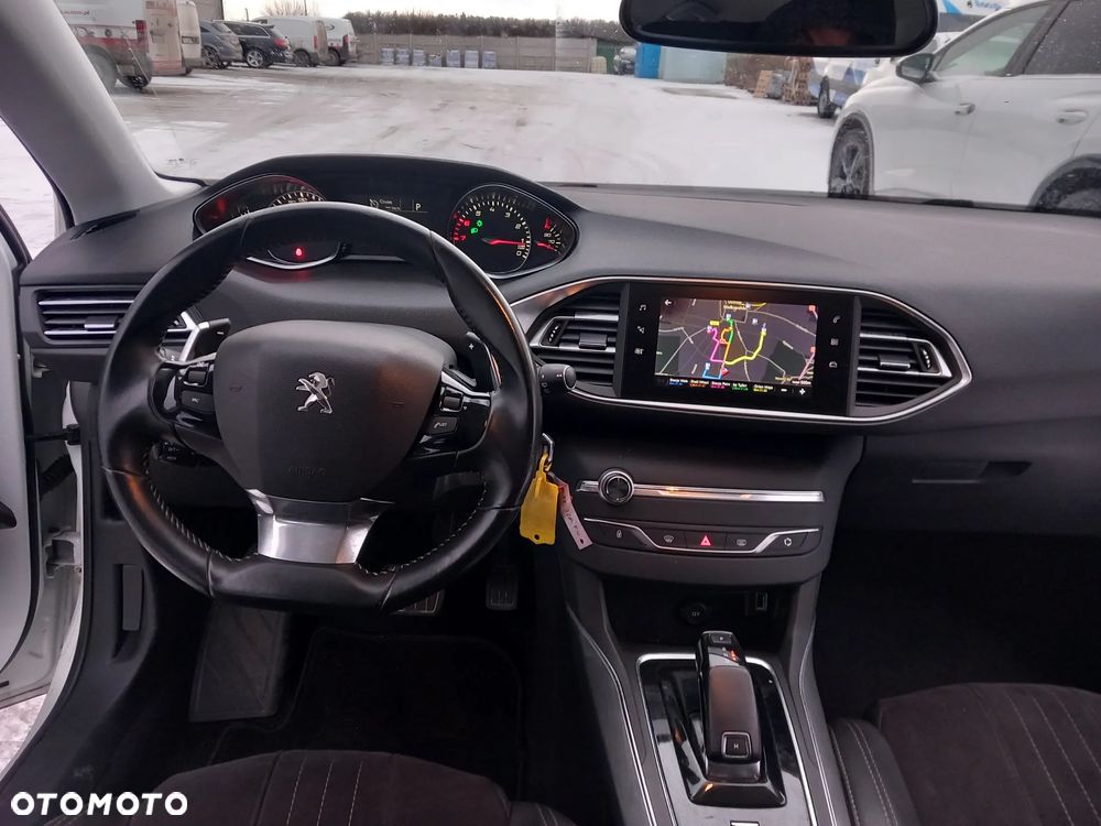 Peugeot 308 1.2 PureTech Allure S&S EAT6 - 11