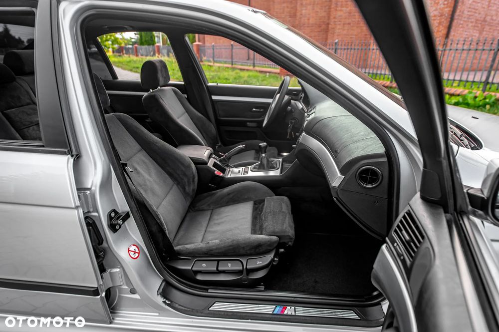 BMW Seria 5 523i - 25