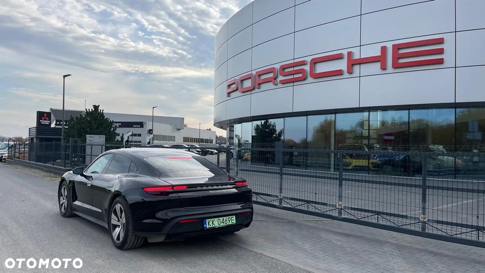 Porsche Taycan - 7