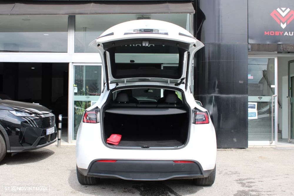 Tesla Model Y Standard — fotografia 27