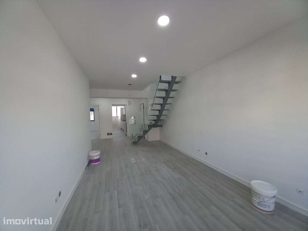 Apartamento Duplex Totalmente Remodelado na Costa da Caparica - Grande imagem: 4/44