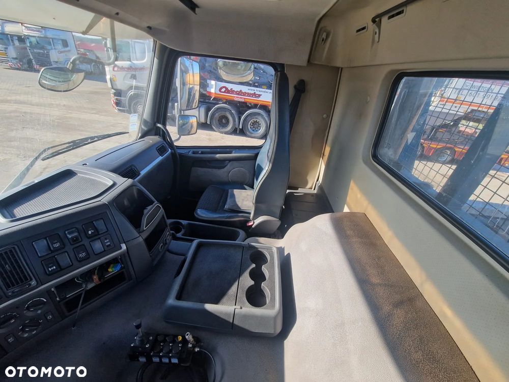 Volvo FM-4X2R - 11