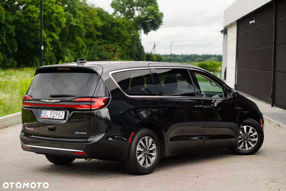 Chrysler Pacifica - 4