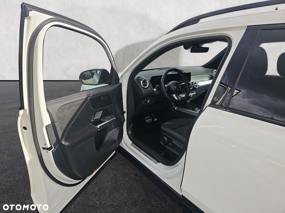 Mercedes-Benz GLB - 10