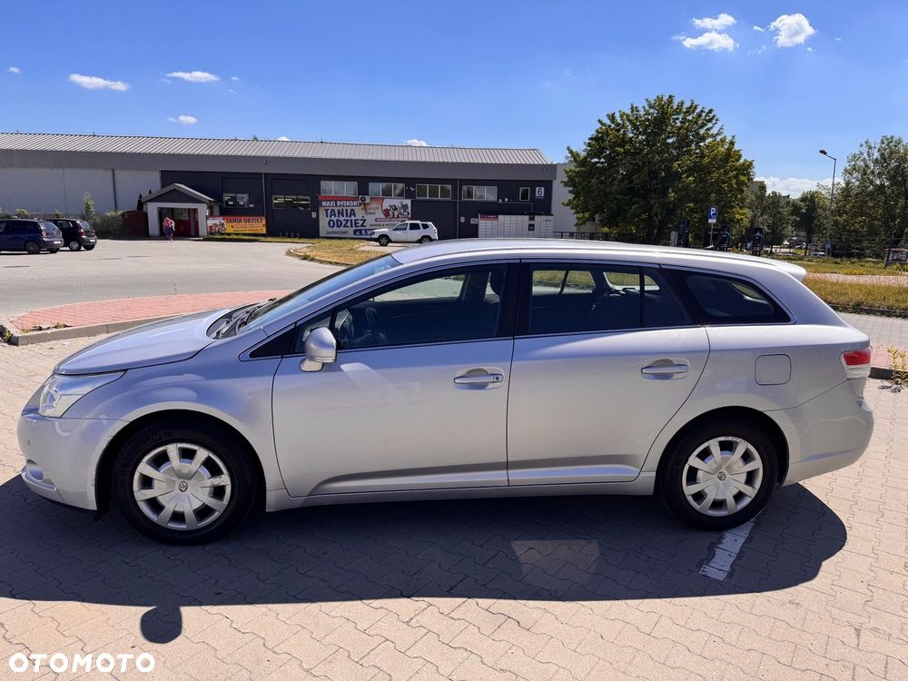 Toyota Avensis 1.8 Sol - 8