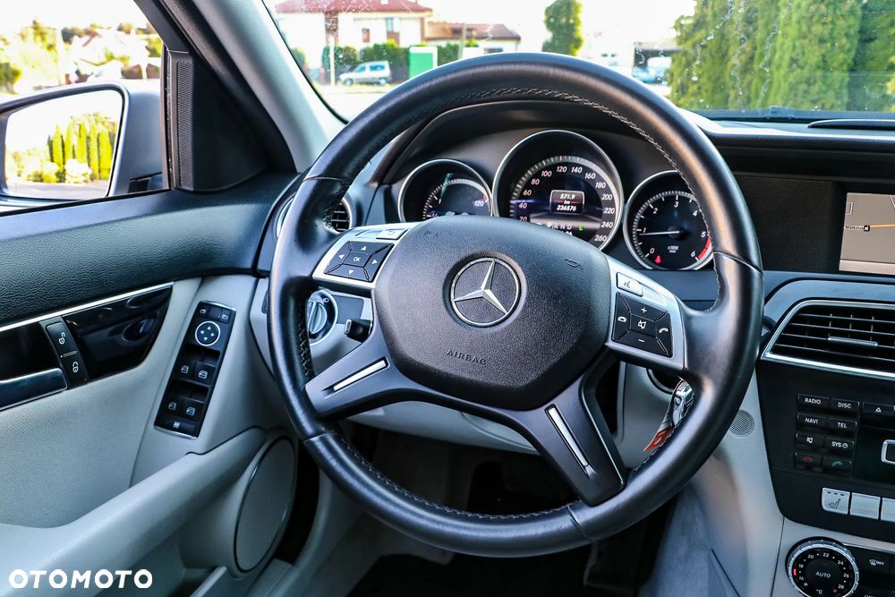 Mercedes-Benz Klasa C 200 CDI DPF Automatik Elegance - 34