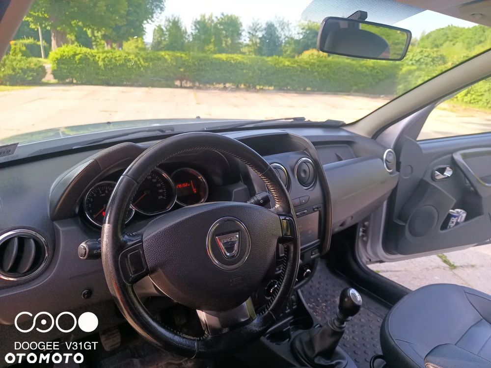 Dacia Duster 1.6 SCe Laureate 4x4 S&S - 11