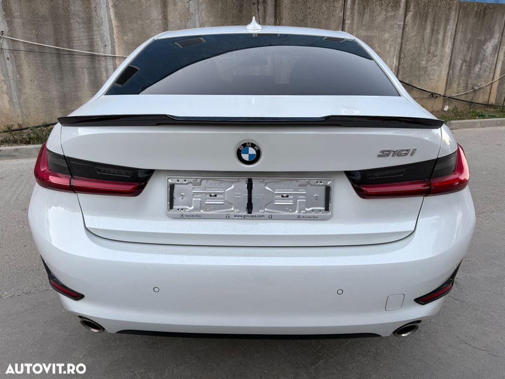 BMW Seria 3 318i Aut. M Sport - 13