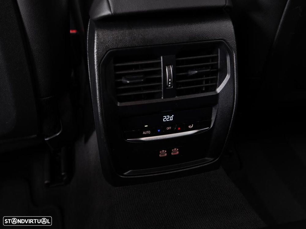 BMW 330 e Pack Desportivo M Auto - 23
