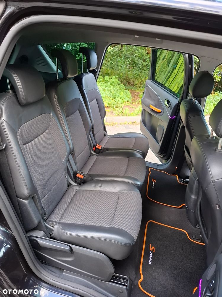 Ford S-Max - 11