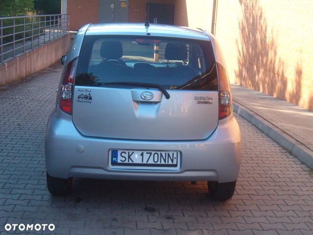 Daihatsu Sirion - 5