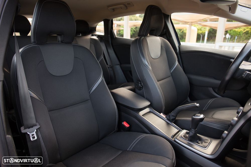 Volvo V40 2.0 D3 Momentum - 23