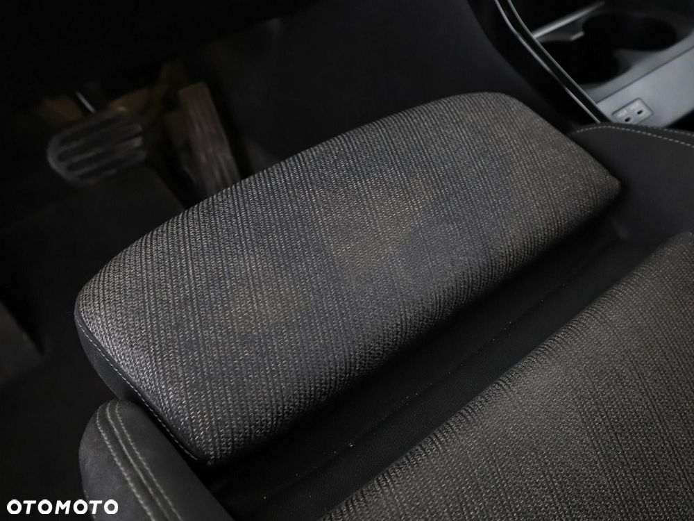 BMW Seria 2 218d - 34