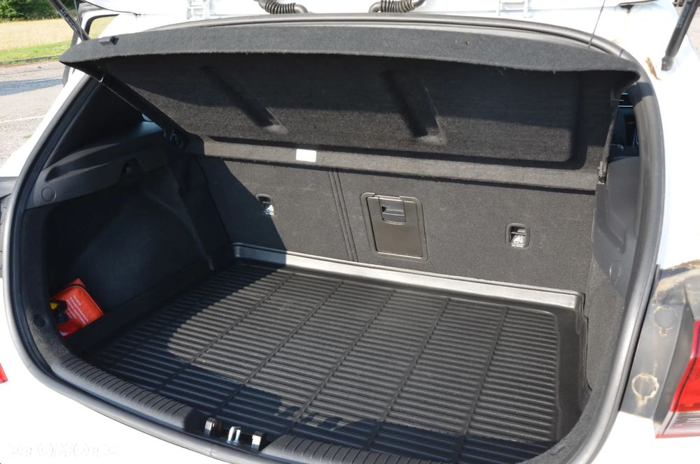 Hyundai i30 1.4 T-GDI Classic + DCT - 11