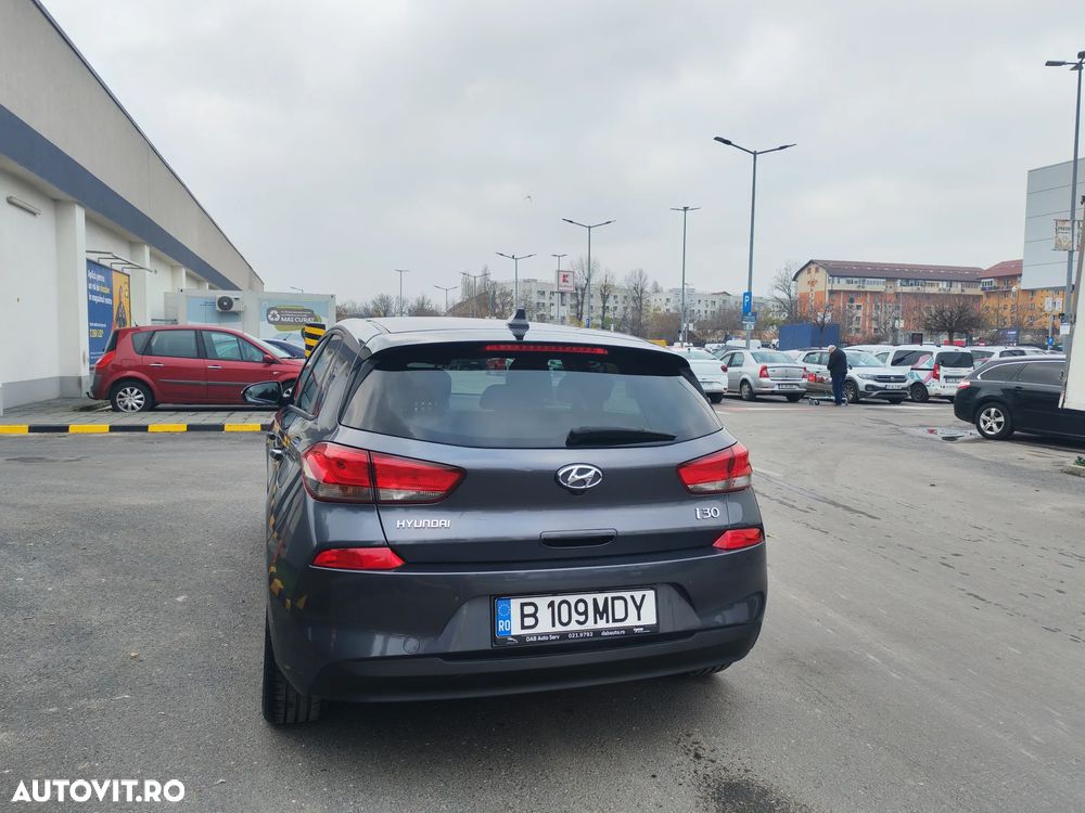 Hyundai i30 1.4 100CP 5DR M/T Highway - 2