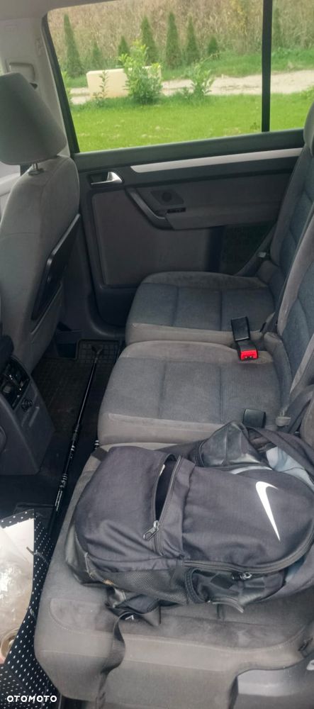 Volkswagen Touran - 10