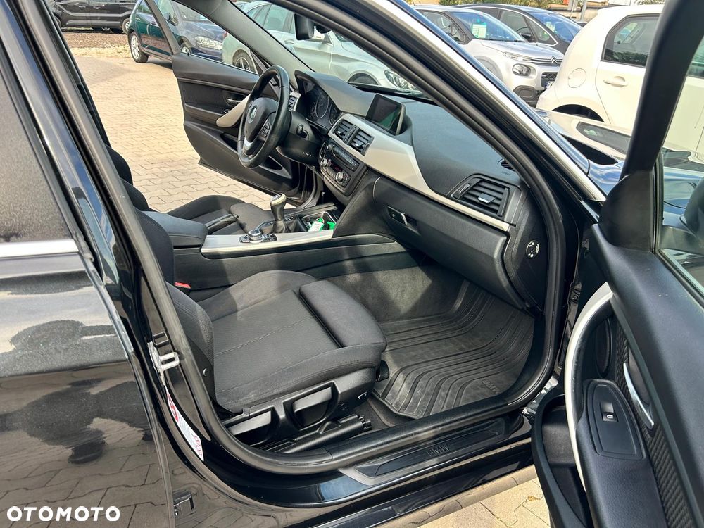 BMW Seria 3 320d - 29