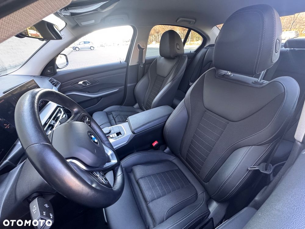 BMW Seria 3 320i xDrive M Sport - 18