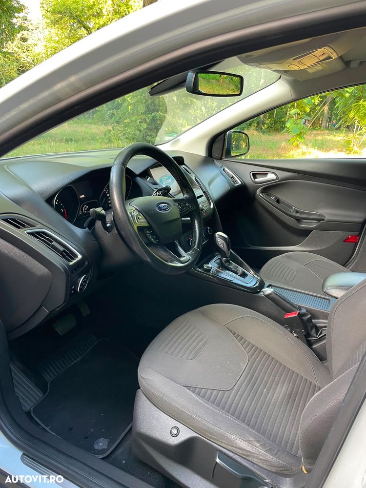 Ford Focus 1.5 TDCi Powershift Titanium - 6