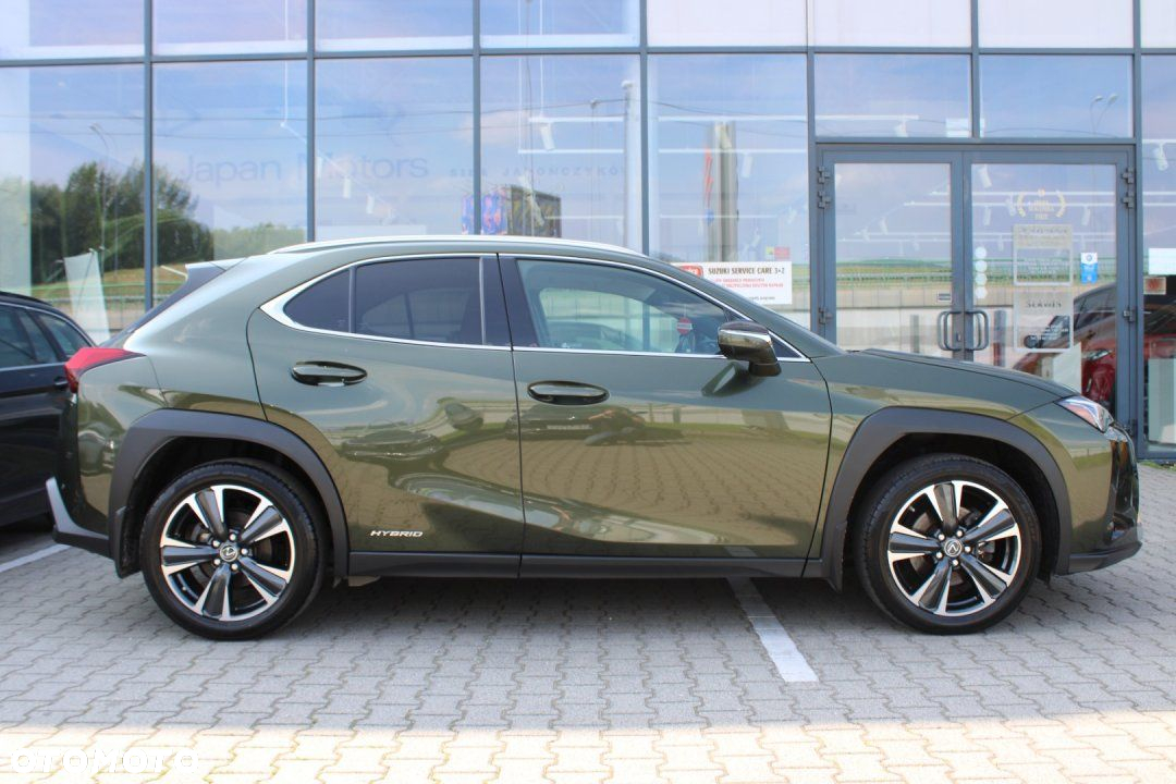 Lexus UX - 4