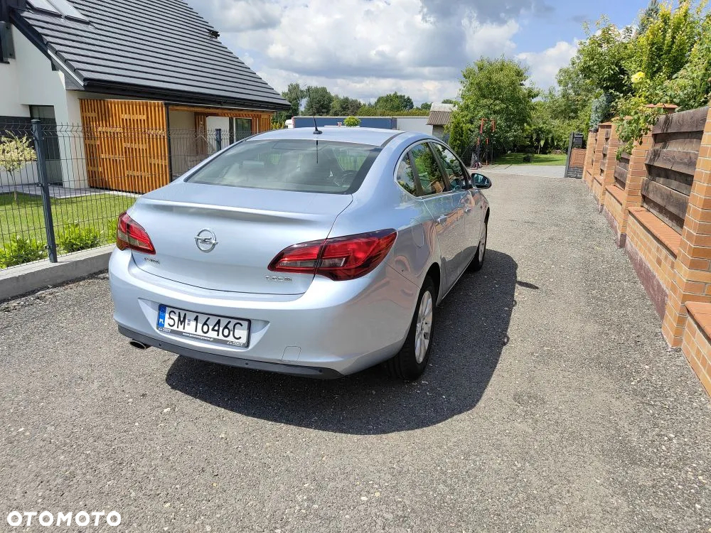 Opel Astra IV 1.4 T Business EU6 - 4