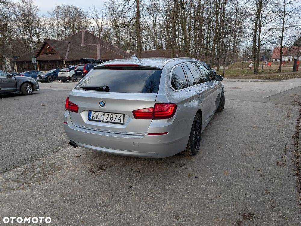 BMW Seria 5 528i xDrive Luxury Line - 4