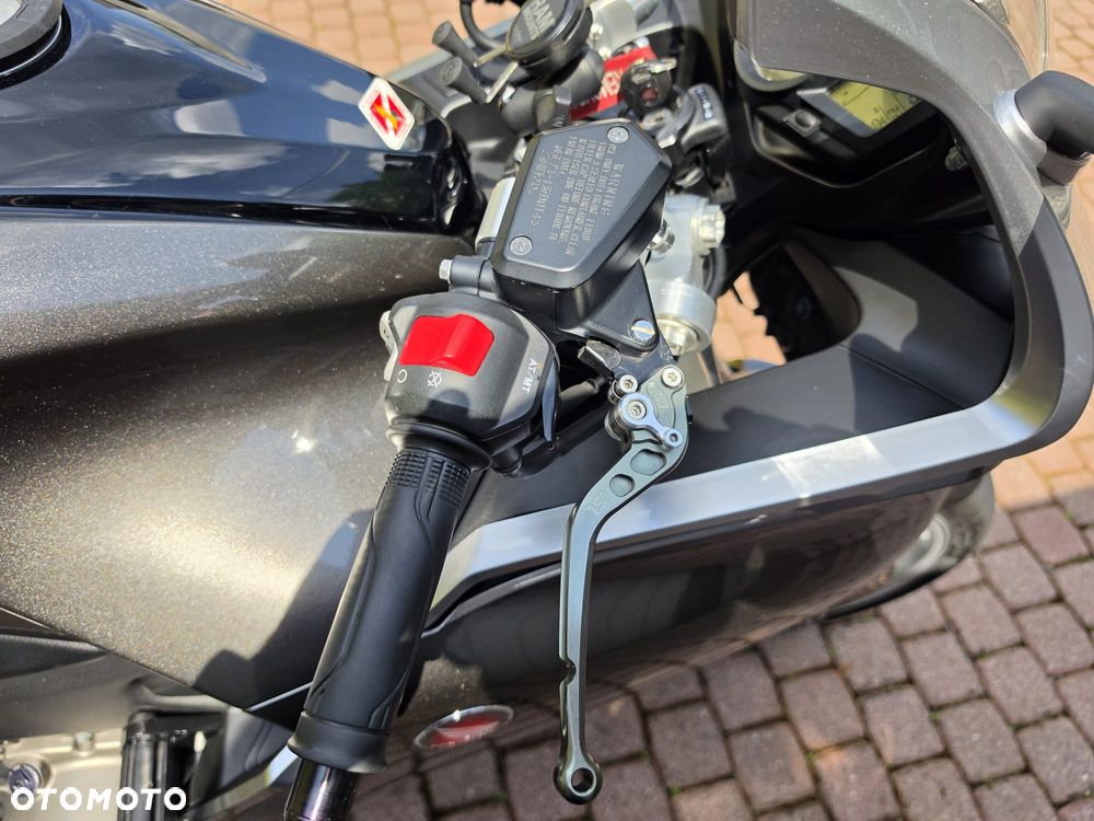 Honda VFR - 25