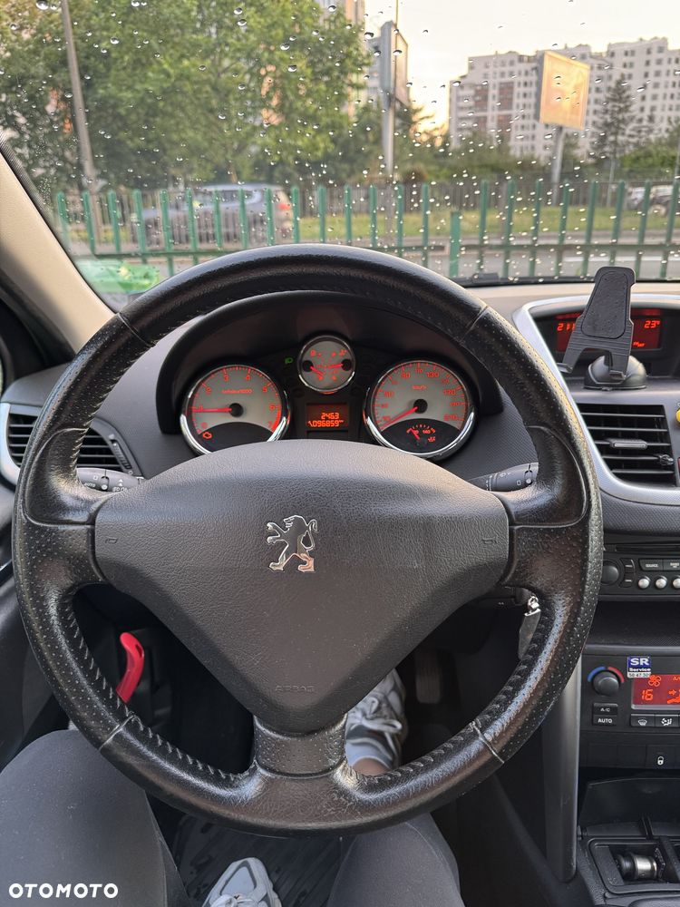 Peugeot 207 - 8