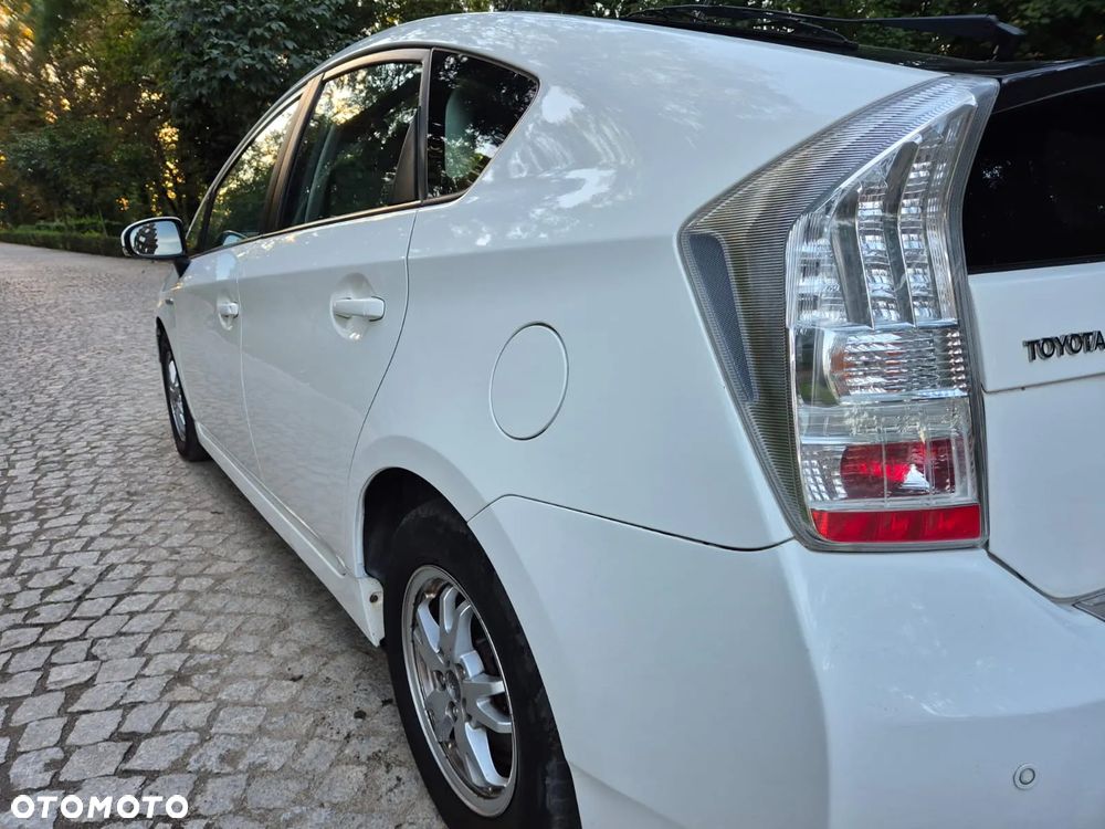 Toyota Prius (Hybrid) Sol - 11