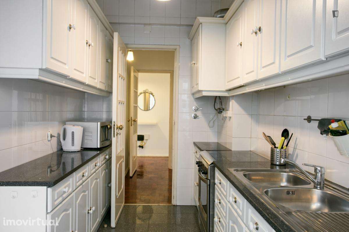 Quarto - localizado em Benfica Lisbon - Grande imagem: 5/57