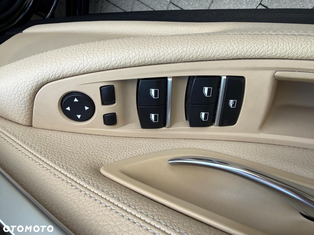 BMW Seria 5 520d xDrive - 14